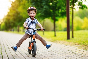 Balansa velosipēds – kā izvēlēties un kā parūpēties par bērna drošību