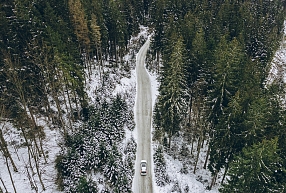 Apceļo Latviju ziemā ar nomas auto – brīvība, piedzīvojumi un komforts