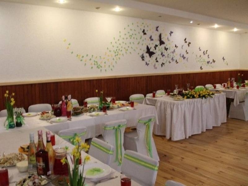 banketi kafejnīcas telpās