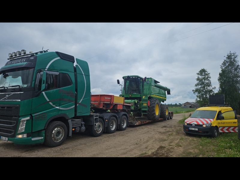 Lauksaimniecības tehnikas transportēšana ar pavadību
