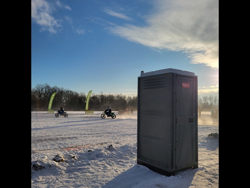 Tualete ziemas pasākumā.