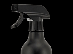 Efektīvs līdzeklis vannas istabām, kas noņem kaļķa nosēdumus un netīrumus.