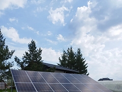 Zemes saules paneļu parks enerģijas ražošanai