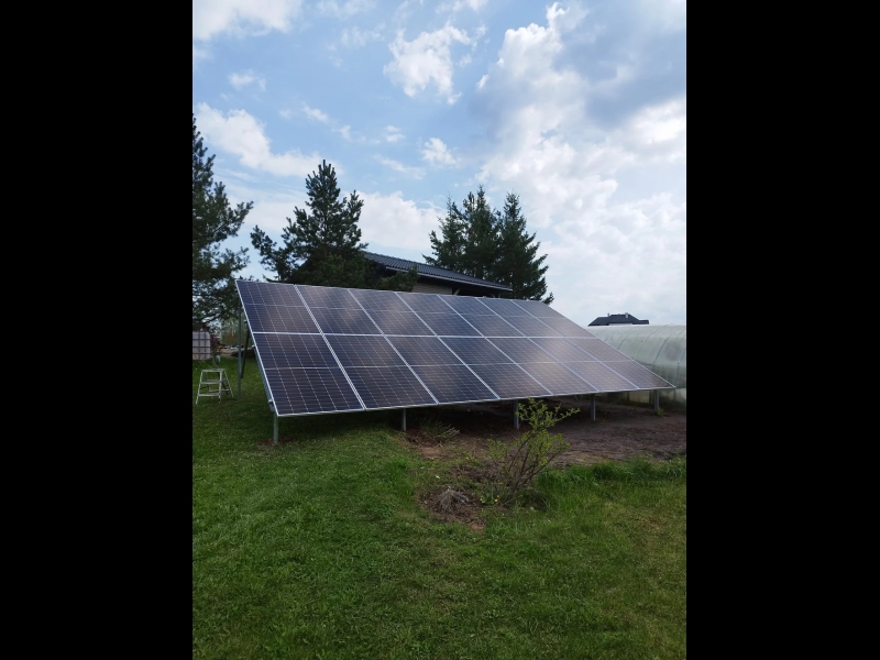 Zemes saules paneļu parks enerģijas ražošanai