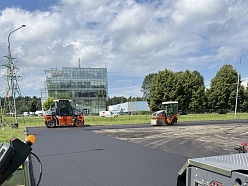 Asfalta seguma virskārtas atjaunošana stāvlaukumā