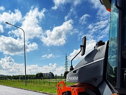 Asfalta seguma virskārtas atjaunošana stāvlaukumā