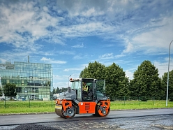 Asfalta seguma virskārtas atjaunošana stāvlaukumā