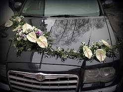 Auto pušķošana ar ziedu vītnēm Jelgavā
