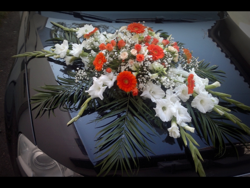 Ziedu pušķi auto rotāšanai Jelgavā