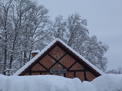 Viesu māja "Apiņu kalte" ziemā, viesu nams Madonā