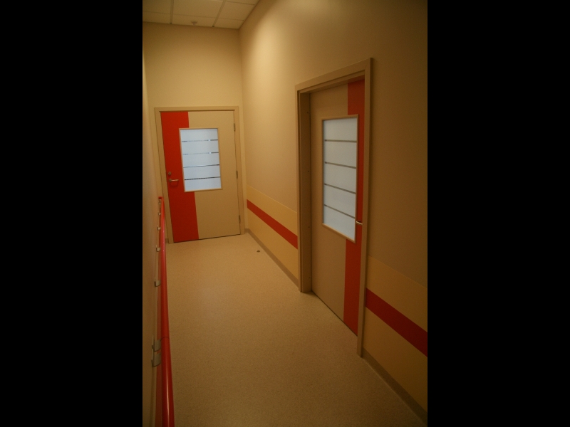 Slimnīcas durvis
