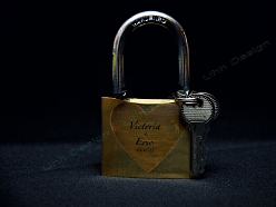 gravēšana kāzu slēdzenes atslēgas sirds victoria eric.