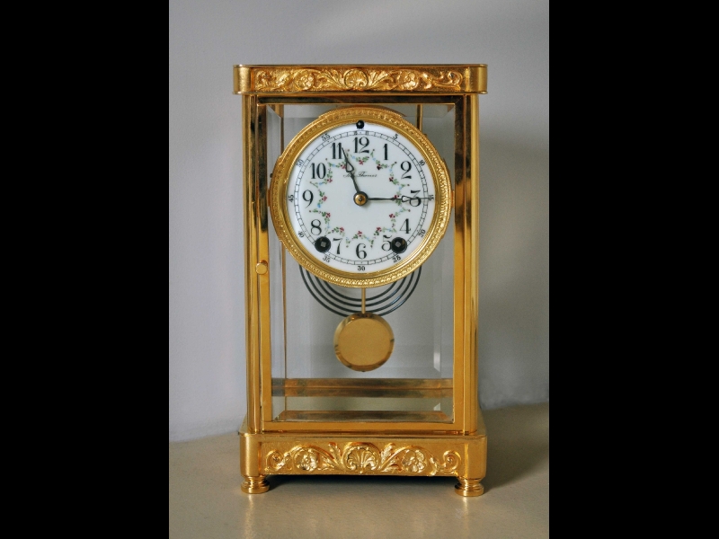 19.gs. zeltīts galda pulkstenis - restaurēts
