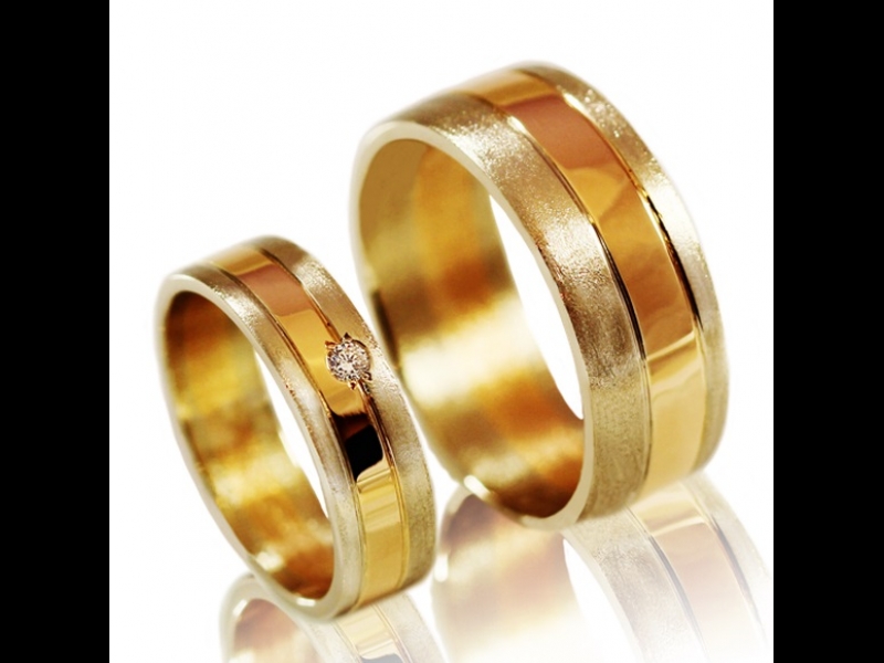 Zelta laulību gredzeni pēc pasūtījuma