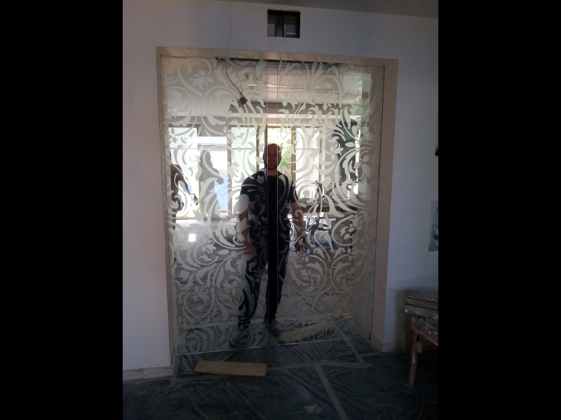 Bīdāmo, veramo stikla durvju izgatavošana