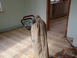 Profesionāla ozola un oša koka grīdu un parketa ieklāšana, restaurācija, tirdzniecība. Ražots Latvijā.