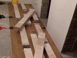 Profesionāla ozola un oša koka grīdu un parketa ieklāšana, restaurācija, tirdzniecība. Ražots Latvijā.