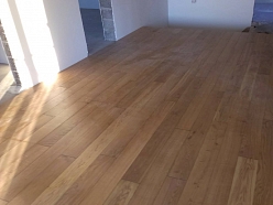 Profesionāla ozola un oša koka grīdu un parketa ieklāšana, restaurācija, tirdzniecība. Ražots Latvijā.