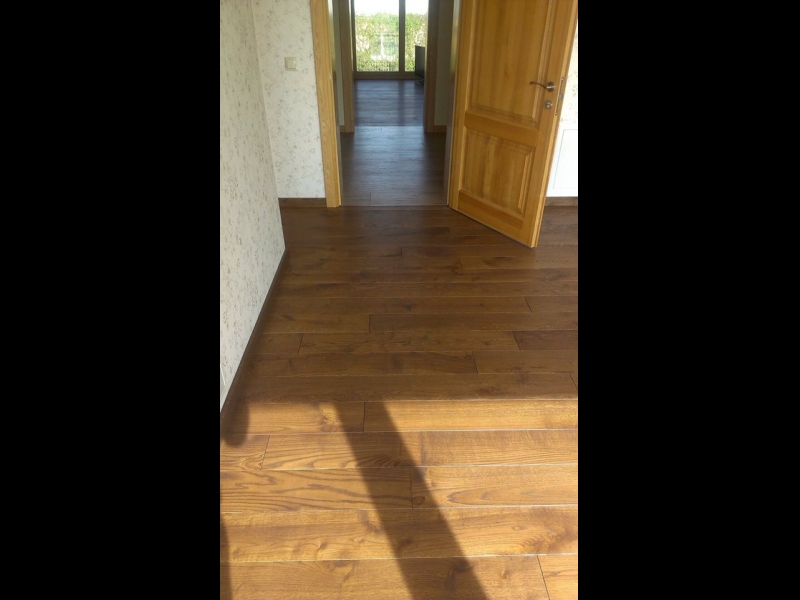 Profesionāla ozola un oša koka grīdu un parketa ieklāšana, restaurācija, tirdzniecība. Ražots Latvijā.