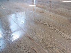 Profesionāla ozola un oša koka grīdu un parketa ieklāšana, restaurācija, tirdzniecība. Ražots Latvijā.