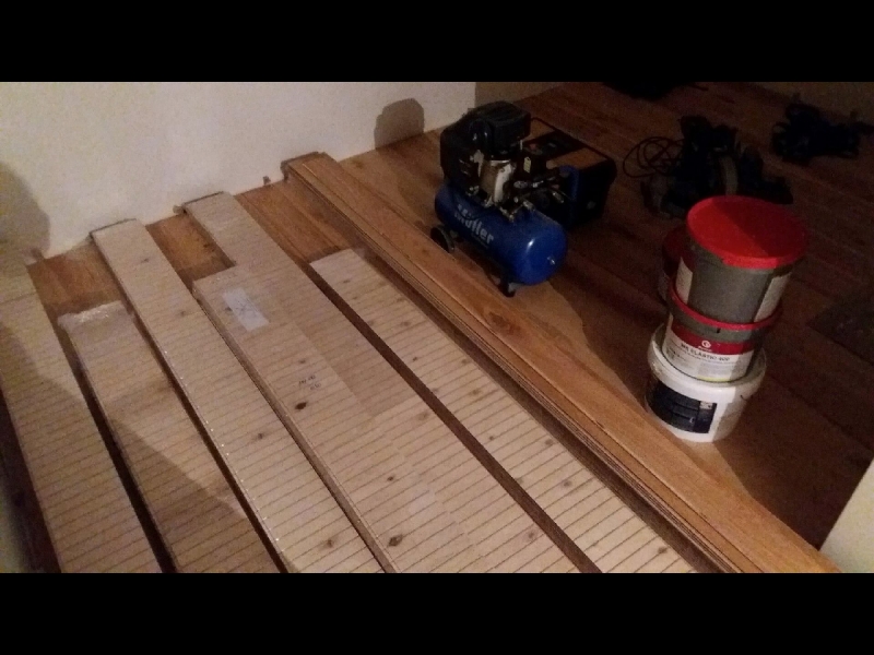 Profesionāla ozola un oša koka grīdu un parketa ieklāšana, restaurācija, tirdzniecība. Ražots Latvijā.