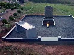 Valdis Volks, akmeņkaļu darbnīca, kapu vietu labiekārtošana