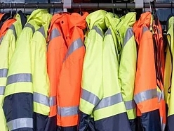 Darba apģērbs ar augstu redzamību