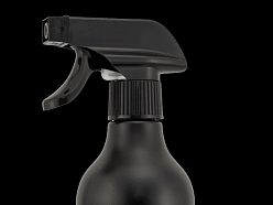 Līdzeklis tauku un piedegušo netīrumu noņemšanai, ideāli piemērots virtuvēm.