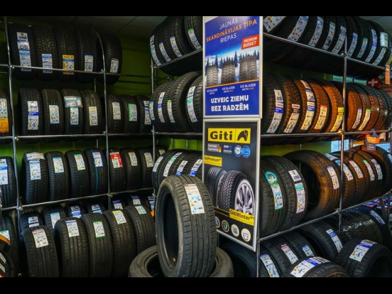 Auto riepu tirdzniecība