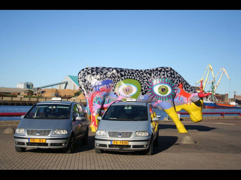 Taksometrs ar diviem vadītājiem ilgākiem braucieniem