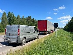 palīdzība uz ceļa kravas automašīnām