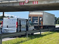 palīdzība uz ceļa kravas automašīnām