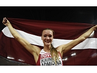 Latvijas septiņcīņas sportiste Laura Ikauniece-Admidiņa svētdien, 23.augustā, izcīnīja bronzu Ķīnas galvaspilsētā Pekinā notiekošajā pasaules čempionātā vieglatlētikā, pie viena labojot arī valsts rekordu. Foto: AFP/Scanpix
