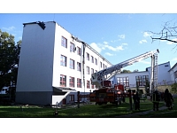 Trešdien, 30.septembrī, Juglas vidusskolā izcēlies ugunsgrēks, kas izplatījās 400 kvadrātmetru platībā. No skolas ēkas tika evakuēti aptuveni 155 cilvēki. Ugunsgrēks, iespējams, izcēlies strādnieku nevērīgās rīcības dēļ. Pēc ugunsgrēka uz mēnesi atstādināta jumta remonta veicēju uzņēmuma 