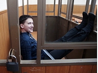 Krievijas tiesa Nadijai Savčenko, kas tika apsūdzēta krievu žurnālistu nogalināšanā, piespriedusi 22 gadus ilgu cietumsodu.