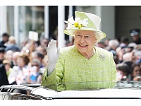 Lielbritānijas karaliene Elizabete II nosvinējusi savu 90.dzimšanas dienu.