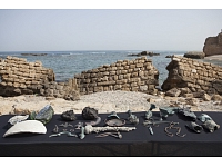 Ūdenslīdēji no Izraēlas atraduši pirms apmēram 1700 gadiem nogrimušu seno romiešu kuģi ar seniem artefaktiem.
