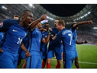 Eiropas futbola čempionātā 7.jūlija spēlē Vācijas komanda piekāpās Francijai ar rezultātu 0:2, nosūtot Francijas izlasi uz finālu, kur tā cīnīsies ar Portugāles komandu 10.jūlijā.