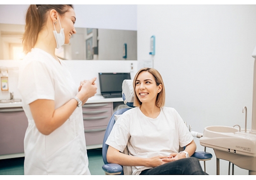 Zobu protēzes un implanti: kā izvēlēties īsto risinājumu?