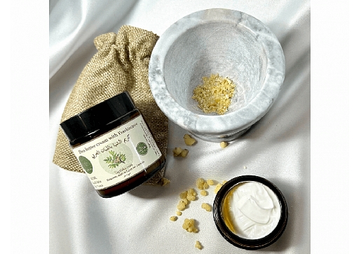 Krēms ar šī sviestu un vīraka ēterisko eļļu