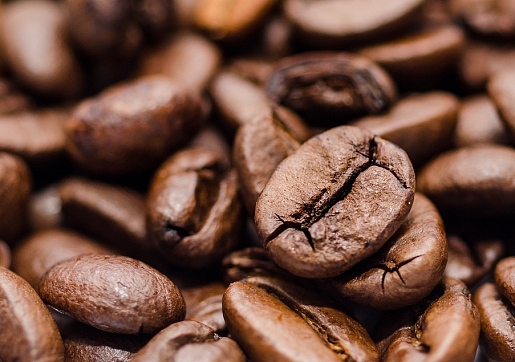 Kādu labumu var dot kofeīnu saturoši kosmētikas produkti? Stāsta kosmētiķe