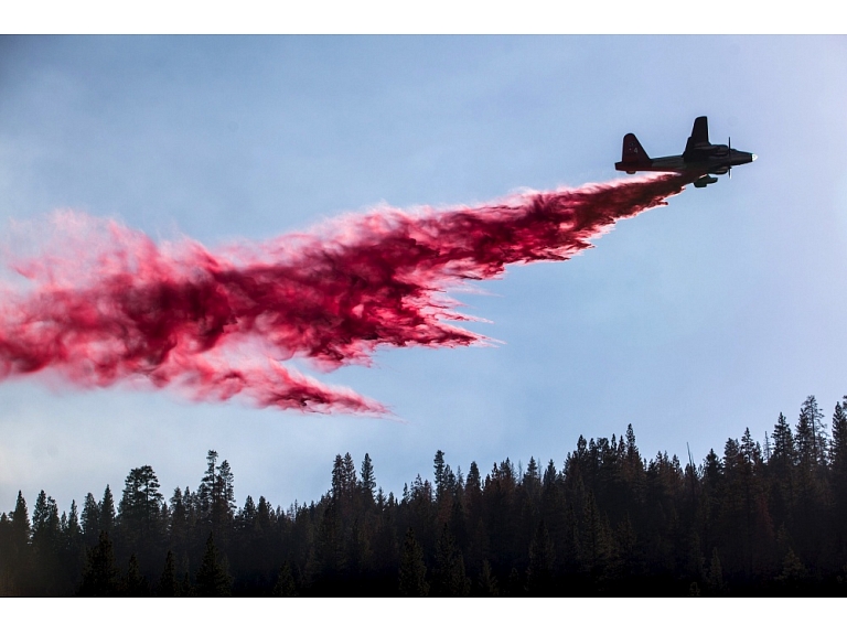 Kalifornijā izcēlās liela apjoma meža ugunsgrēks, tā dzēšanai tika izmantota gaisa spēku palīdzība. Iespējams, arī amerikāņi ir dzirdējuši Latvijas grupas 