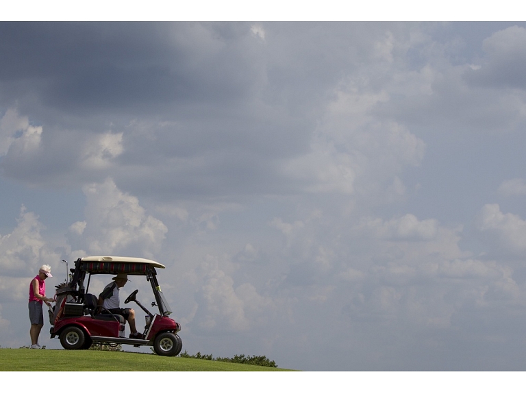 Floridā iespējams spēlēt golfu laukumā ar 600 bedrītēm.