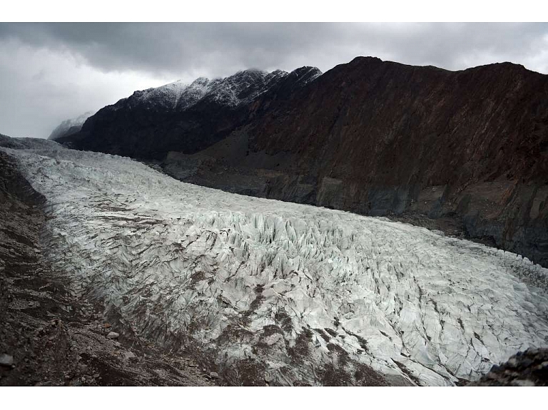 Straujā klimata maiņa ietekmē ledājus. Zinātnieki vērš uzmanību ātrumam ar kādu izzūd ledāji.