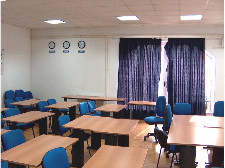 Skolotājs Uldis Umulis pēc atstādināšanas, atgriežas skolā. Ilustratīvs foto/ Foto: Stock.XCHNG