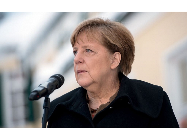 Politiskie sabiedrotie pieprasījuši Angelai Merkelei līdz martam samazināt migrantu pieplūdums, vai arī viņai būs jārēķinās ar atklātu dumpi pašas pārstāvēto konservatīvo rindās.