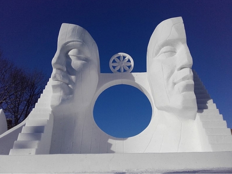 Pirmo reizi, Sapporo (Japānā) 67.Sniega un ledus skulptūru festivāla vēsturē, Latvijas mākslinieku komanda no Jelgavas pilsētas izcīnīja uzvaru ar skulptūru 