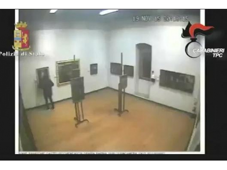 Muzejā Itālijā nofilmēta vērtīgu gleznu zādzība. Lieki, piebilst, ka zagļi pēc zagšanas mēģinājuma arestēti.