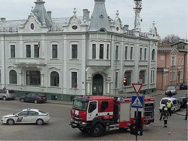 Nezināms zvanītājs Liepājā draudējis uzspridzināt Kurzemes apgabaltiesu.