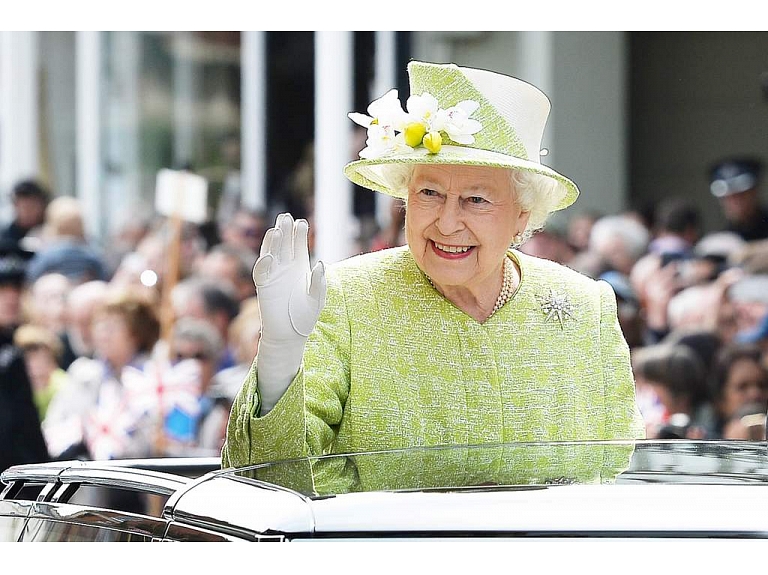 Lielbritānijas karaliene Elizabete II nosvinējusi savu 90.dzimšanas dienu.